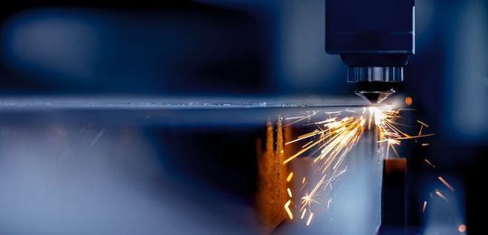 Im dritten Quartal ist der Auftragseingang im Maschinen- und Anlagenbau um 14 % im Vergleich zum Vorjahr gesunken. Im dritten Quartal ist der Auftragseingang im Maschinen- und Anlagenbau um 14 % im Vergleich zum Vorjahr gesunken.