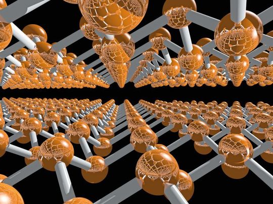 Auf Hochleistungsrechnern haben die Wissenschaftler eine zweischichtige Bienenwabenstruktur mit kleinen Auswölbungen aus blauem Phosphor modelliert. Diese Verbindung ist äußerst stabil und besitzt durch den geringen Abstand zwischen den beiden Schichten metallische Eigenschaften. Auf Hochleistungsrechnern haben die Wissenschaftler eine zweischichtige Bienenwabenstruktur mit kleinen Auswölbungen aus blauem Phosphor modelliert. Diese Verbindung ist äußerst stabil und besitzt durch den geringen Abstand zwischen den beiden Schichten metallische Eigenschaften.