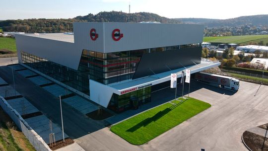Auf 4000 m² wurde der neue Standort in Sinsheim-Dühren aufgebaut. Auf 4000 m² wurde der neue Standort in Sinsheim-Dühren aufgebaut.