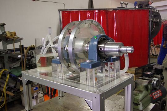 Aktuell wird ein Prototyp des Kleinkraftwerks im Labor getestet. Im Frühjahr 2021 soll das Konzept in Serie gehen. Aktuell wird ein Prototyp des Kleinkraftwerks im Labor getestet. Im Frühjahr 2021 soll das Konzept in Serie gehen.
