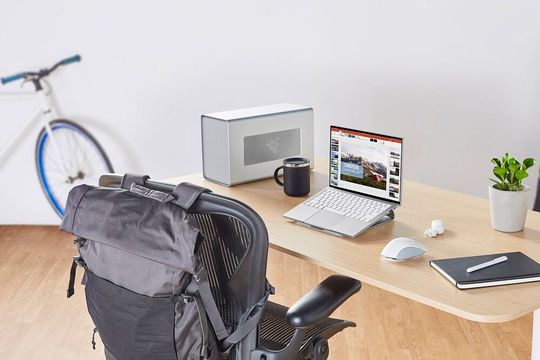 Falls die Leistung der im Intel-Prozessor integrierten Iris-Xe-Grafik nicht ausreicht, kann die die optinale Thunderbolt-Grafikkarten-Station Razer Core X dem Notebook auf die Sprünge helfen.