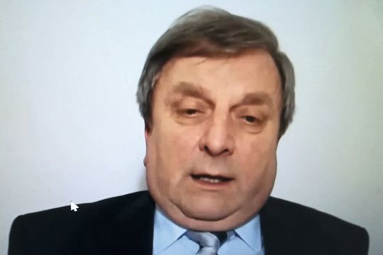 Johann Weber, Vorsitzender des ZVEI-Fachverbands PCB and Electronic Systems, prognostiziert anlässlich der virtuellen Messe Electronica: „Der deutsche Markt für elektronische Bauelemente wird zum Jahresende 2020 einen Rückgang von gut 14 % aufweisen und mit einem Umsatz von 17 Mrd. Euro nur das Umsatzniveau von 2013 erreichen.“ Johann Weber, Vorsitzender des ZVEI-Fachverbands PCB and Electronic Systems, prognostiziert anlässlich der virtuellen Messe Electronica: „Der deutsche Markt für elektronische Bauelemente wird zum Jahresende 2020 einen Rückgang von gut 14 % aufweisen und mit einem Umsatz von 17 Mrd. Euro nur das Umsatzniveau von 2013 erreichen.“