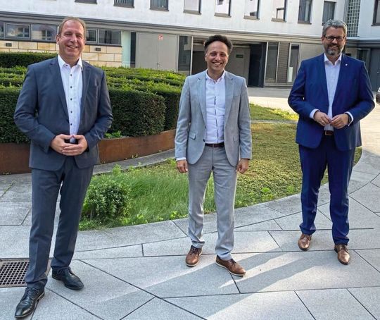 Corona-Gruppenbild der drei Landes-CIOs anlässlich der Vereinbarung: Randolf Stich, Ammar Alkassar und Patrick Burghardt (v.l.)