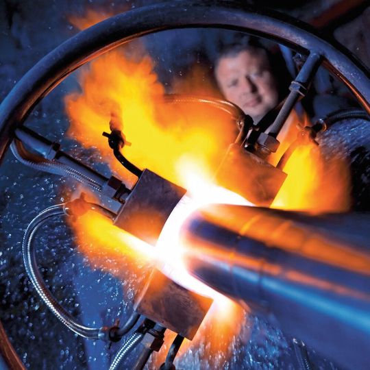 Industrielle Dienstleistung optimiert Produkte: Wärmebehandlung trägt wesentlich dazu bei, dass metallische Bauteile den geforderten Eigenschaften entsprechen. Industrielle Dienstleistung optimiert Produkte: Wärmebehandlung trägt wesentlich dazu bei, dass metallische Bauteile den geforderten Eigenschaften entsprechen.