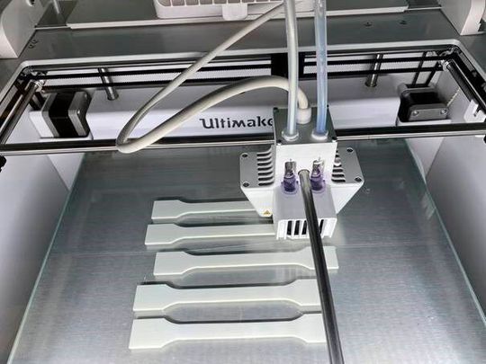 Vom Rapid Protoyping zur Additiven Fertigung. Das Tüv-Zertifikat ist ein Hinweis auf die Eignung des Fertigungsverfahrens und des Materials. Vom Rapid Protoyping zur Additiven Fertigung. Das Tüv-Zertifikat ist ein Hinweis auf die Eignung des Fertigungsverfahrens und des Materials.
