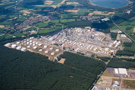 Die BP-Raffinerie in Lingen in Nordwest-Deutschland soll Wasserstoff umweltfreundlich produzieren. Die BP-Raffinerie in Lingen in Nordwest-Deutschland soll Wasserstoff umweltfreundlich produzieren.
