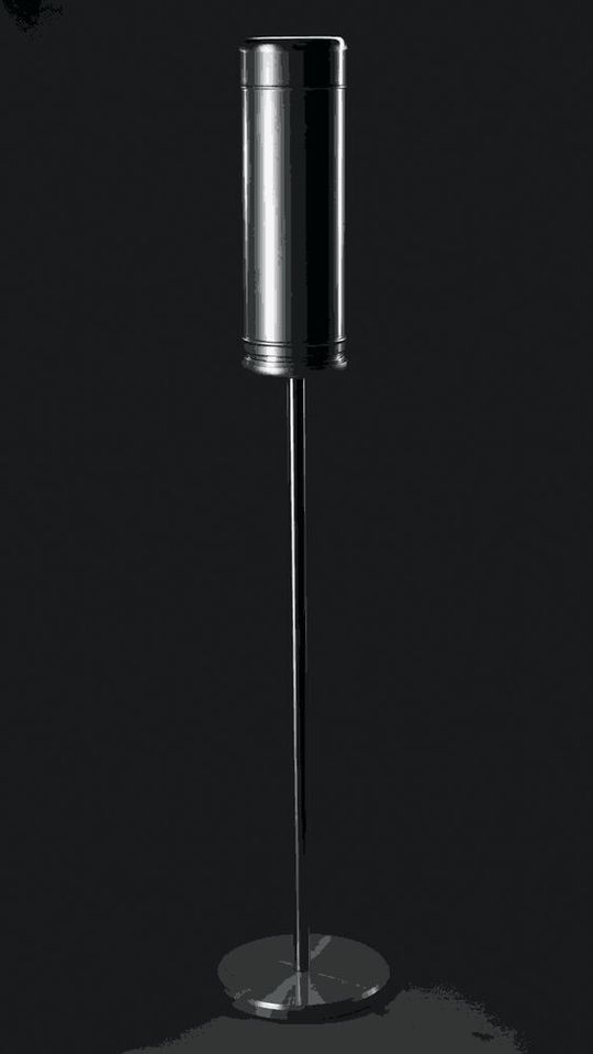 Der preiswerte Aerobuster hat die Größe einer Stehlampe und befreit Räume effektiv von Corona-Viren.