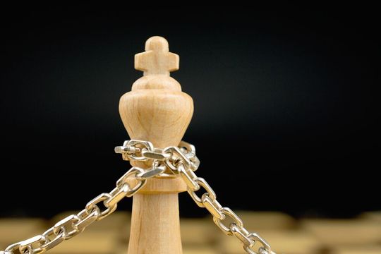 Toxische Führungskräfte schaden Unternehmen und Mitarbeitern. Doch müssen Sie auch rechtliche Konsequenzen fürchten? Toxische Führungskräfte schaden Unternehmen und Mitarbeitern. Doch müssen Sie auch rechtliche Konsequenzen fürchten?