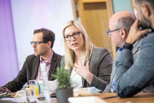 Tanja Wendling: „Der Auftrag an uns lautet: Behaltet den Fokus auf der Umsetzung der physischen Fachmesse und prüft, welche Bedürfnisse von Besuchern und Ausstellern sich langfristig digital lösen lassen.“ Tanja Wendling: „Der Auftrag an uns lautet: Behaltet den Fokus auf der Umsetzung der physischen Fachmesse und prüft, welche Bedürfnisse von Besuchern und Ausstellern sich langfristig digital lösen lassen.“