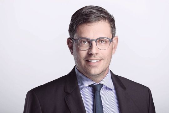 Dr. Tim Walleyo ist Experte für Künstliche Intelligenz und Geschäftsführer bei PTA. Er sagt: „KI wird sich schneller durchsetzen, als Smartphones es geschafft haben.“ Dr. Tim Walleyo ist Experte für Künstliche Intelligenz und Geschäftsführer bei PTA. Er sagt: „KI wird sich schneller durchsetzen, als Smartphones es geschafft haben.“