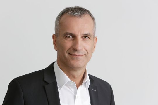 Albrecht Reimold, Produktionsvorstand beim Sportwagenhersteller Porsche, hält beim Smart Factory Day die Keynote und spricht über die Produktionsstrategie seines Unternehmens. Albrecht Reimold, Produktionsvorstand beim Sportwagenhersteller Porsche, hält beim Smart Factory Day die Keynote und spricht über die Produktionsstrategie seines Unternehmens.