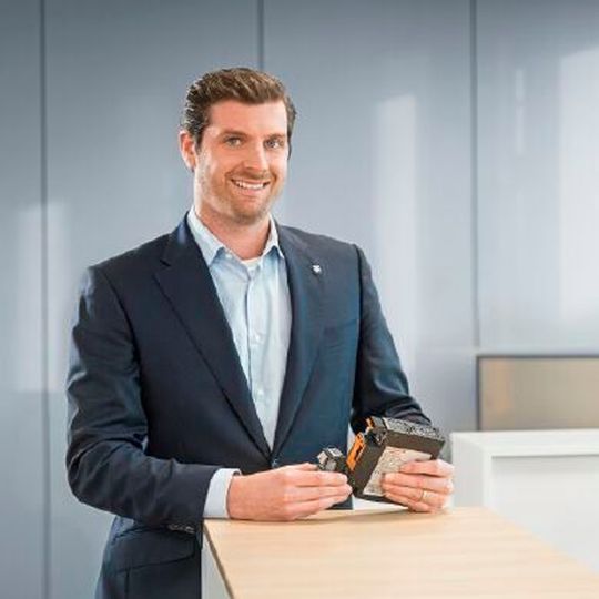 Dr. Christian von Toll hat die Geschäftsführung Weidmüller Deutschland sowie die Regionalleitung der deutschsprachigen Länder Deutschland, Österreich und der Schweiz (DACH) übernommen. Dr. Christian von Toll hat die Geschäftsführung Weidmüller Deutschland sowie die Regionalleitung der deutschsprachigen Länder Deutschland, Österreich und der Schweiz (DACH) übernommen.