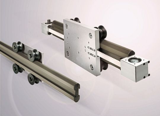 Die Schienen mit gehärteter, eloxierter Oberfläche können hohe Biege- und Torsionskräfte aufnehmen.