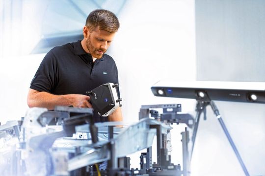 Mithilfe des Messsystems T-Scan von Zeiss können sich 3D-Daten einfach und intuitiv erfassen lassen. Mithilfe des Messsystems T-Scan von Zeiss können sich 3D-Daten einfach und intuitiv erfassen lassen.