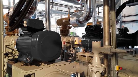 Environmental compliance, energy performance and top-notch reliability: Dyneo+ motor represents a drive solution that is perfectly suited to the optimised productivity needs of industrial refrigeration. Environmental compliance, energy performance and top-notch reliability: Dyneo+ motor represents a drive solution that is perfectly suited to the optimised productivity needs of industrial refrigeration.