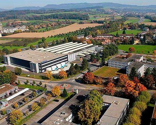 Mit einer 40-%-Beteiligung am Start-up-Unternehmen Multimaterial-Welding AG aus der Schweiz, verstärkt die Bossard-Gruppe (im Bild der Standort Zug) nun ihre Kompetenz in der Verbindungstechnik. Mit einer 40-%-Beteiligung am Start-up-Unternehmen Multimaterial-Welding AG aus der Schweiz, verstärkt die Bossard-Gruppe (im Bild der Standort Zug) nun ihre Kompetenz in der Verbindungstechnik.