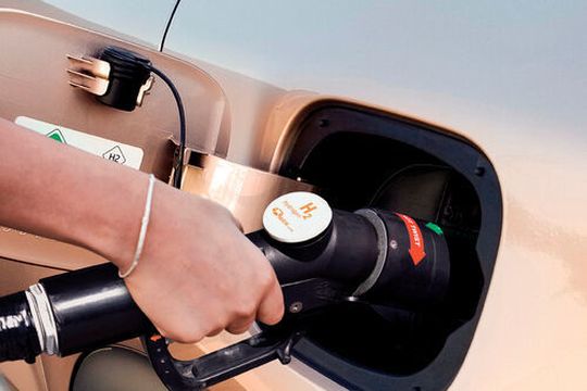 Die Unternehmen Hyundai und Ineos haben eine Vereinbarung unterzeichnet, um gemeinsam neue Möglichkeiten in der Wasserstoffwirtschaft zu erkunden. Die Unternehmen Hyundai und Ineos haben eine Vereinbarung unterzeichnet, um gemeinsam neue Möglichkeiten in der Wasserstoffwirtschaft zu erkunden.