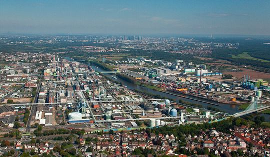 Im Chemiepark Infraserv Höchst soll eine neue Produktionsanlage für die Aromatenringchlorierung entstehen. Im Chemiepark Infraserv Höchst soll eine neue Produktionsanlage für die Aromatenringchlorierung entstehen.