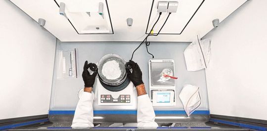 Abb.1: Laborabzug für Aerosol-belastete Arbeitsplätze Abb.1: Laborabzug für Aerosol-belastete Arbeitsplätze