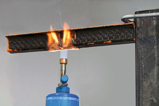 Die V-0-Einstufung nach UL 94 bezieht sich auf Probekörperdicken von 0,5 bis 3,5 mm. Die V-0-Einstufung nach UL 94 bezieht sich auf Probekörperdicken von 0,5 bis 3,5 mm.