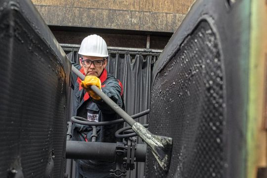 Lanxess setzt den Ausbau der Produktion von synthetischen Eisenoxidpigmenten fort, die das Unternehmen als weltweit einziger Anbieter im so genannten Laux-Verfahren produziert. Lanxess setzt den Ausbau der Produktion von synthetischen Eisenoxidpigmenten fort, die das Unternehmen als weltweit einziger Anbieter im so genannten Laux-Verfahren produziert.