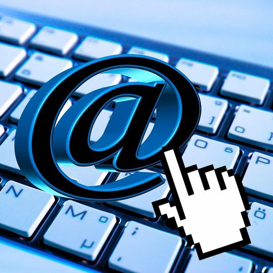 Unter Business E-Mail Compromise (BEC) versteht man die Täuschung mit Hilfe gefälschter Geschäfts-E-Mails. Unter Business E-Mail Compromise (BEC) versteht man die Täuschung mit Hilfe gefälschter Geschäfts-E-Mails.