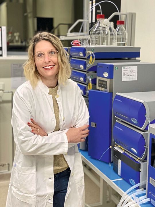 1 Dr. Yvonne Kohl forscht am Fraunhofer IBMT in den Feldern Nanotoxikologie und Nanotechnologie. 1 Dr. Yvonne Kohl forscht am Fraunhofer IBMT in den Feldern Nanotoxikologie und Nanotechnologie.
