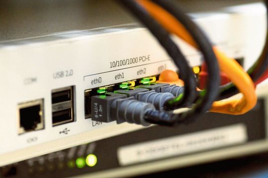 Von Maschinendaten zum cloudbasierten Wartungsservice: Mit der Übernahme von Fiix will Rockwell Automation die Wartung vereinfachen und die Anlagenleistung steigern. Von Maschinendaten zum cloudbasierten Wartungsservice: Mit der Übernahme von Fiix will Rockwell Automation die Wartung vereinfachen und die Anlagenleistung steigern.