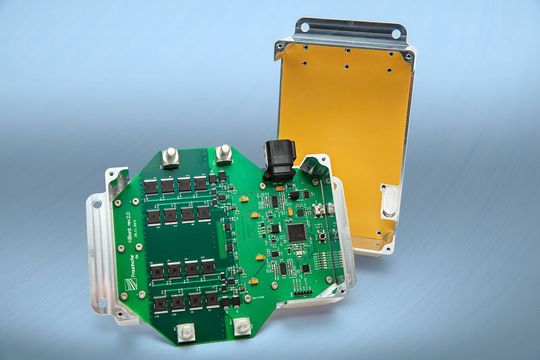 Dieses elektronische Bauteil stellt den Notbetrieb in autonomen Fahrzeugen sicher, wenn der Totalausfall des Bordnetzes eingetreten ist. Eine Fahrt auf den Standstreifen sei so noch möglich. Dieses elektronische Bauteil stellt den Notbetrieb in autonomen Fahrzeugen sicher, wenn der Totalausfall des Bordnetzes eingetreten ist. Eine Fahrt auf den Standstreifen sei so noch möglich.