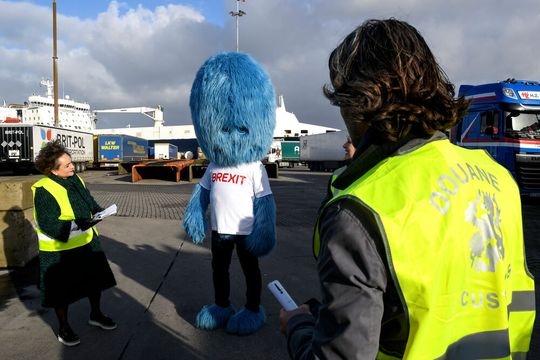 Mit Flyern und Botschaften klärt die „Get Ready for Brexit“-Kampagne über die Änderungen ab 1. Januar auf. Mit Flyern und Botschaften klärt die „Get Ready for Brexit“-Kampagne über die Änderungen ab 1. Januar auf.