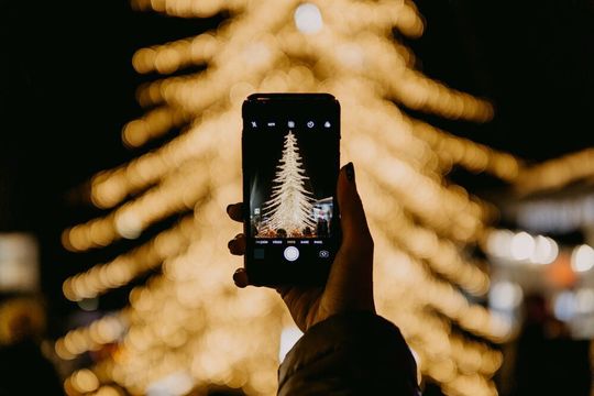 Ein bisschen Weinachten kann man sich auch durch Apps auf das Smartphone holen! Ein bisschen Weinachten kann man sich auch durch Apps auf das Smartphone holen!