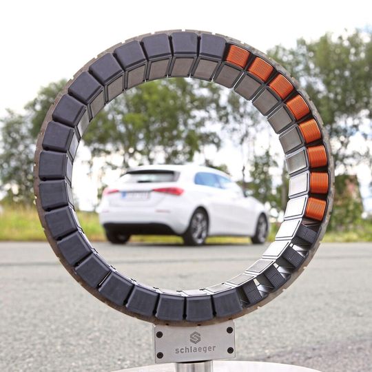 Der Stator eines Elektromotors: Mit Standard-NTC-Sensoren lässt sich die Temperatur nah am Hotspot nur schwierig messen. Hier sind individuelle Anpassungen notwendig. Der Stator eines Elektromotors: Mit Standard-NTC-Sensoren lässt sich die Temperatur nah am Hotspot nur schwierig messen. Hier sind individuelle Anpassungen notwendig.