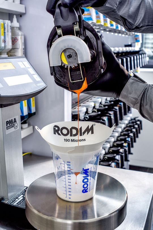 BASF ist bevorzugter Zubehörpartner! Für die nächsten zwei Jahre wird BMW Händlern und Lackierbetrieben in 44 Ländern nun auch Lackrepartur-Know-how von Rodim empfehlen. BASF ist bevorzugter Zubehörpartner! Für die nächsten zwei Jahre wird BMW Händlern und Lackierbetrieben in 44 Ländern nun auch Lackrepartur-Know-how von Rodim empfehlen.