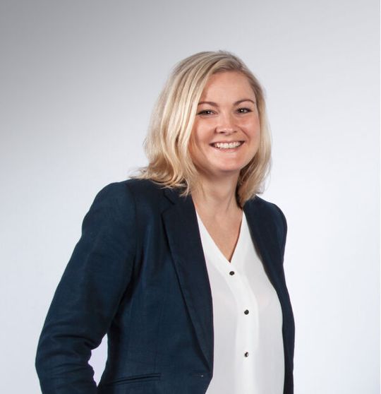 Caroline Meyer, Head of Operations bei CEyoo: „Wir kennen die Branche genau und wissen, was die Produzenten und Händler umtreibt: mehr Druck aufgrund von immer mehr Regulatorik. Da war es naheliegend, eine Lösung zu entwickeln, die den Produzenten diesen Druck nimmt und neuen Spielraum schafft.“ Caroline Meyer, Head of Operations bei CEyoo: „Wir kennen die Branche genau und wissen, was die Produzenten und Händler umtreibt: mehr Druck aufgrund von immer mehr Regulatorik. Da war es naheliegend, eine Lösung zu entwickeln, die den Produzenten diesen Druck nimmt und neuen Spielraum schafft.“