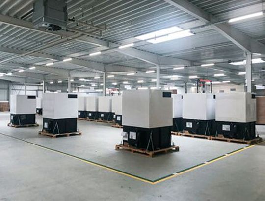 In partnerschaftlicher Zusammenarbeit von ADS-Tec und H. P. Kaysser entstehen die Booster für das Schnellladesystem HPC. In partnerschaftlicher Zusammenarbeit von ADS-Tec und H. P. Kaysser entstehen die Booster für das Schnellladesystem HPC.
