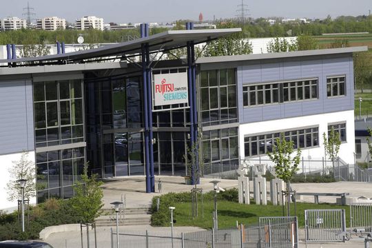 Nach monatelangem Tauziehen sind die Weichen für FSC nun gestellt: Fujitsu übernimmt die Anteile von Siemens. Nach monatelangem Tauziehen sind die Weichen für FSC nun gestellt: Fujitsu übernimmt die Anteile von Siemens.