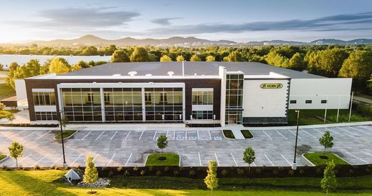 The new building offers a total area of 11,000 square meters. The new building offers a total area of 11,000 square meters.