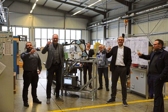 Feier zum Verkauf des 50.000sten Cobots. Feier zum Verkauf des 50.000sten Cobots.