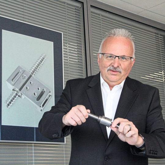 Thomas Haller, Leiter Verkauf und Marketing bei Eichenberger, freut sich über die neue Webseite, die benutzerfreudlicher und anwenderorientierter gestaltet wurde. Thomas Haller, Leiter Verkauf und Marketing bei Eichenberger, freut sich über die neue Webseite, die benutzerfreudlicher und anwenderorientierter gestaltet wurde.