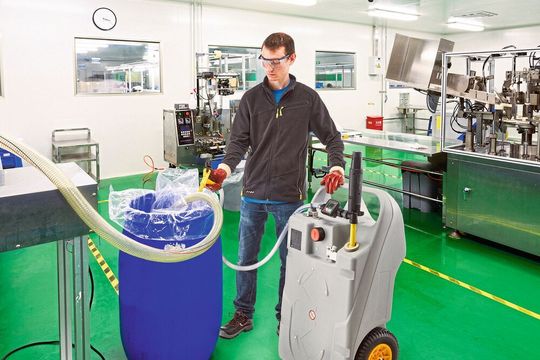 Mit dieser Lösung zeigt Lutz Pumpen erneut seine anwendungsorientierte Fokussierung beim mobilen Chemikalien-Transfer. Mit dieser Lösung zeigt Lutz Pumpen erneut seine anwendungsorientierte Fokussierung beim mobilen Chemikalien-Transfer.