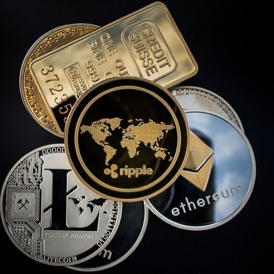 Die Plattform Ripple unterstützt praktisch jede nationale Währung, egal ob Dollar, Euro oder Yen. XRP ist damit nicht an eine bestimmte Währung gebunden, sondern existiert komplett unabhängig und versteht sich als Brücke zwischen zwei beliebigen Währungen. Die Plattform Ripple unterstützt praktisch jede nationale Währung, egal ob Dollar, Euro oder Yen. XRP ist damit nicht an eine bestimmte Währung gebunden, sondern existiert komplett unabhängig und versteht sich als Brücke zwischen zwei beliebigen Währungen.