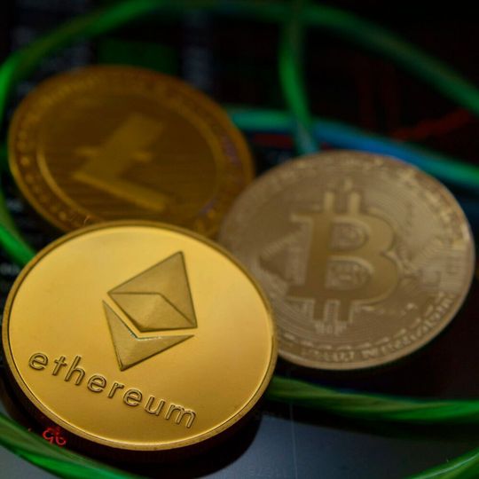 Ether (ETH) ist die native Kryptowährung der Plattform Ethereum. Ether (ETH) ist die native Kryptowährung der Plattform Ethereum.
