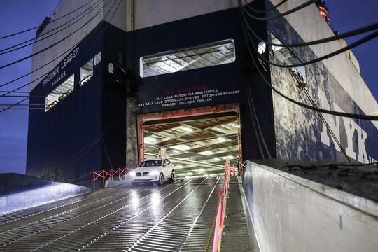Die ersten BMW iX3 aus chinesischer Produktion befahren in Bremerhaven deutschen Boden. Die ersten BMW iX3 aus chinesischer Produktion befahren in Bremerhaven deutschen Boden.