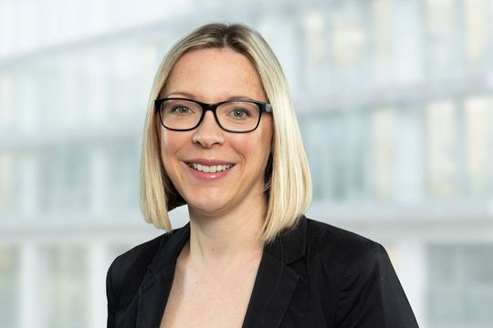 Akademieleiterin Heike Bullendorf: „Wir haben bei unseren Konferenzen, Seminaren und Schulungen schon heute hohe Qualitätsansprüche in Sachen Inhalt und Performance. Jetzt wollen wir einen Schritt weitergehen und von der Bundesagentur für Arbeit geförderte Bildungsmaßnahmen anbieten.“ Akademieleiterin Heike Bullendorf: „Wir haben bei unseren Konferenzen, Seminaren und Schulungen schon heute hohe Qualitätsansprüche in Sachen Inhalt und Performance. Jetzt wollen wir einen Schritt weitergehen und von der Bundesagentur für Arbeit geförderte Bildungsmaßnahmen anbieten.“
