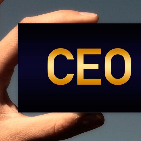 CEO Fraud sind betrügerische Nachrichten, die angeblich vom Chef stammen und meist eine Aufforderung zu Finanztransaktionen enthalten. CEO Fraud sind betrügerische Nachrichten, die angeblich vom Chef stammen und meist eine Aufforderung zu Finanztransaktionen enthalten.