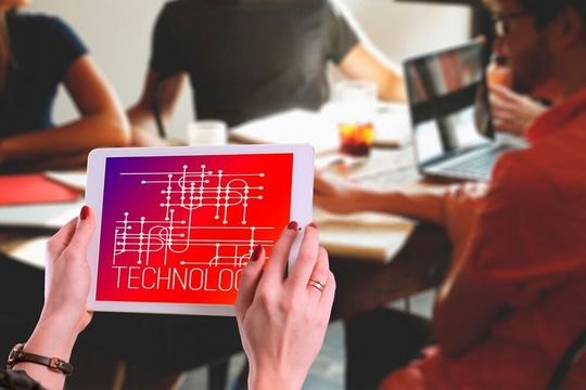Wacker hat gemeinsam mit seinen Mitarbeitern ein Next Generation Intranet entworfen. Wacker hat gemeinsam mit seinen Mitarbeitern ein Next Generation Intranet entworfen.