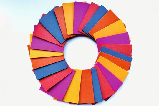 Die neuen Maserbatches von AF-Color sind für den Einsatz in vielerlei Trägerwerkstoffen konzipiert: beispielsweise für die Hochleistungs-Kunststoffe PPA, PPS oder PEEK. Hier eine Auswahl aus der Farbpalette. Die neuen Maserbatches von AF-Color sind für den Einsatz in vielerlei Trägerwerkstoffen konzipiert: beispielsweise für die Hochleistungs-Kunststoffe PPA, PPS oder PEEK. Hier eine Auswahl aus der Farbpalette.