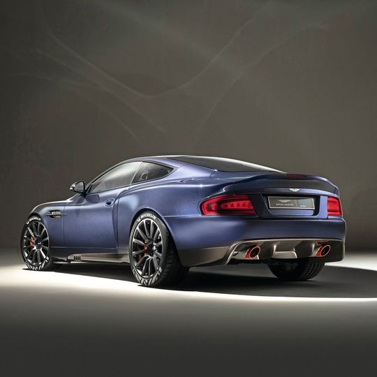 Von ihm werden nur 25 gebaut. An der Herstellung des Aston Martin Callum Vanquish 25 ist ein 3D-Drucker beteiligt. Von ihm werden nur 25 gebaut. An der Herstellung des Aston Martin Callum Vanquish 25 ist ein 3D-Drucker beteiligt.