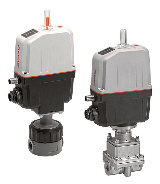 Regelventile Gemü R563 (links) und Gemü 566 (rechts) mit elektromotorischem Antrieb Gemü Esystep.