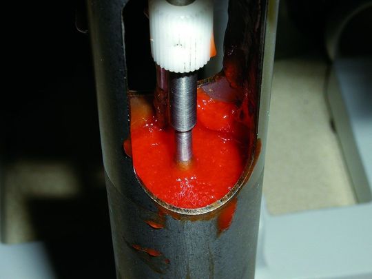 Gerade bei der Charakterisierung von Lebensmitteleigenschaften (im Bild Ketchup) liefert die Rheologie wertvolle Daten. Gerade bei der Charakterisierung von Lebensmitteleigenschaften (im Bild Ketchup) liefert die Rheologie wertvolle Daten.